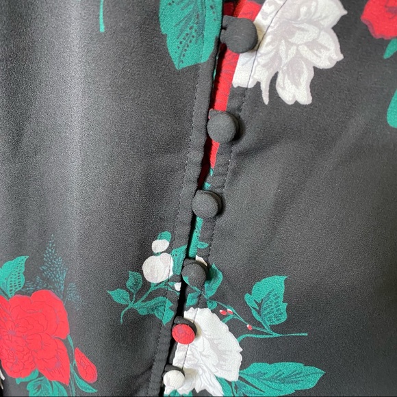 torrid black floral button front Georgette Short Sleeve Plus Size Black Top 4x. - Picture 3 of 6